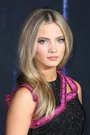 Freya Allan portrait