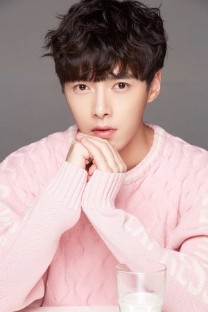 Fang Yilun portrait