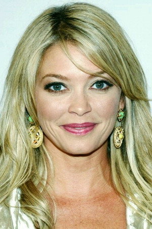 Amanda Detmer portrait
