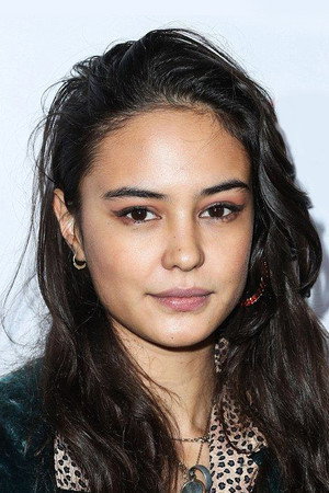 Courtney Eaton portrait