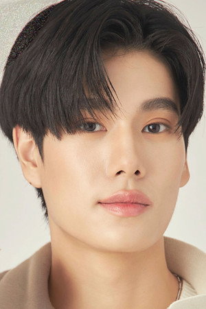 Phuwin Tangsakyuen portrait