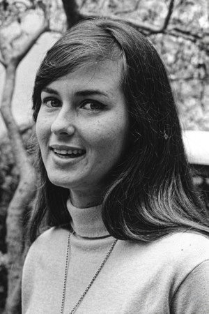 Helô Pinheiro portrait