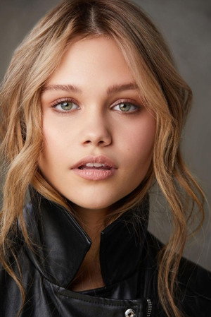 Erin Robinson portrait