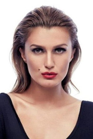 Tuğba Özay portrait