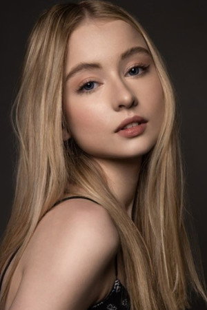 Lacey Oake portrait