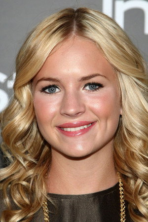 Britt Robertson portrait