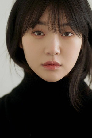 Shin Ji-woo portrait