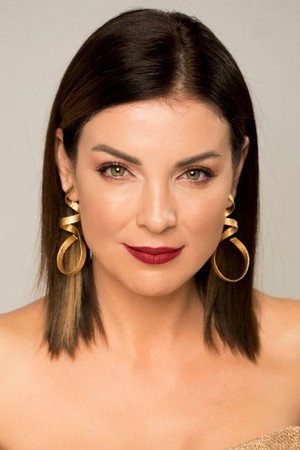 Özge Özberk portrait