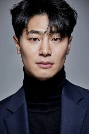 Yoo In-hyuk portrait