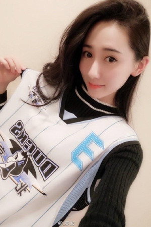 Mengyi Zhang portrait
