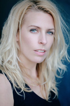 Sara Pascoe portrait