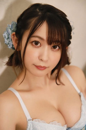 Hikari Azusa portrait