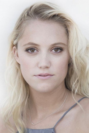 Maika Monroe portrait