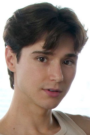 Leo Grand portrait