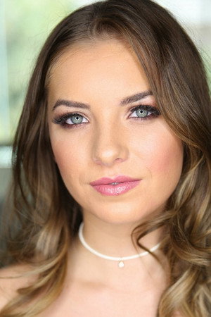 Summer Brooks portrait
