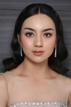 Ersya Aurelia portrait