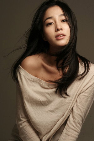 Lee Min-jung portrait