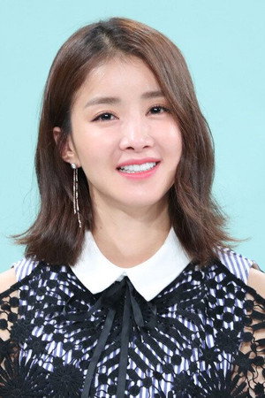 Lee Si-young portrait