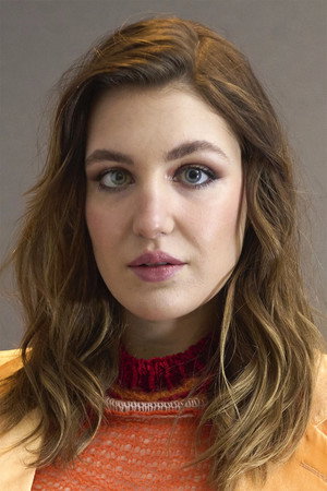 Sophie Nélisse portrait