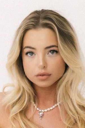 Emma Kotos portrait