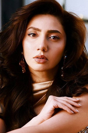 Mahira Khan portrait