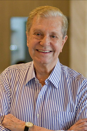 Julio César Luna portrait