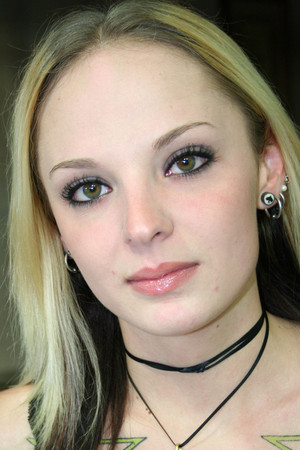 Faye Runaway portrait