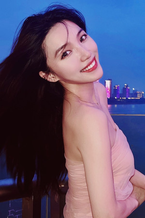 Guo Rong portrait