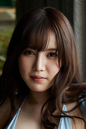 Mau Akari portrait