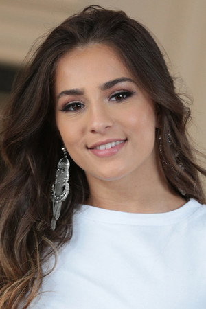 Sofie Reyez portrait