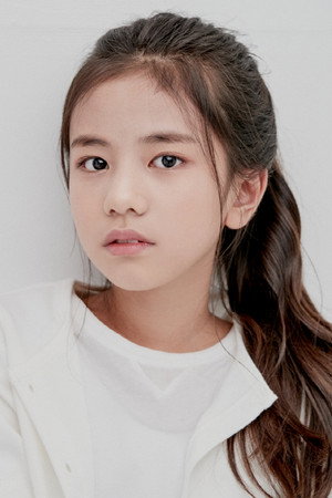 Kim Min-chae portrait