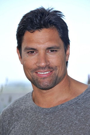 Manu Bennett portrait
