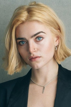 Tara Lee portrait