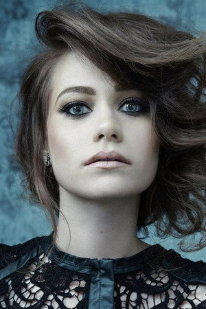 Amanda Leighton portrait