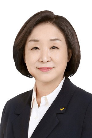 Sim Sang-jung portrait