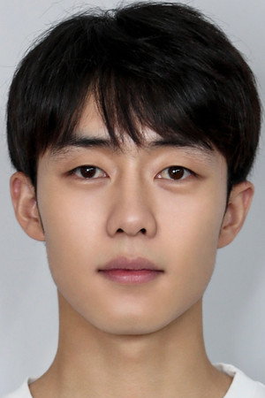 Kou Weilong portrait