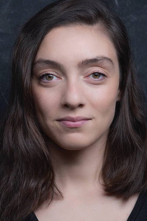 Merve Dizdar portrait