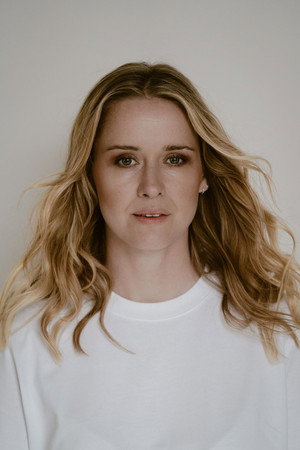 Lisa Henni portrait