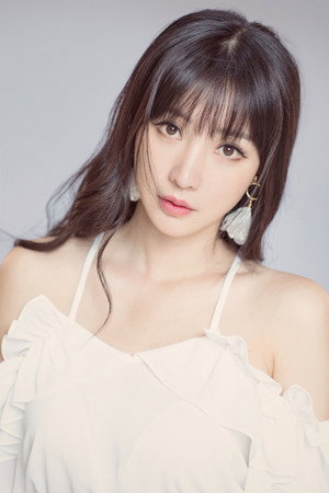Liu Yan portrait