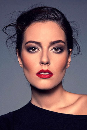 Pelin Akil portrait