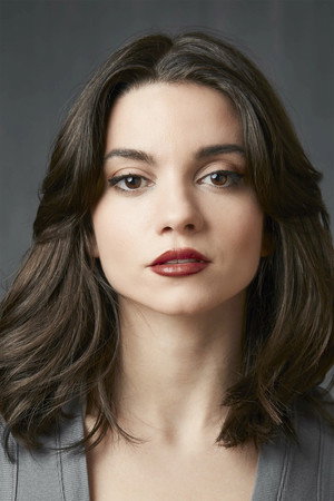 Lauren LaVera portrait