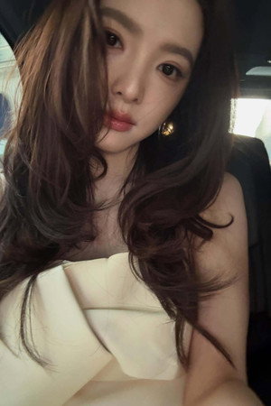 Zhang Ruonan portrait