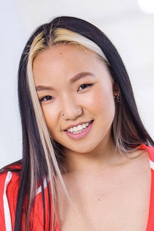 Asia Lee portrait