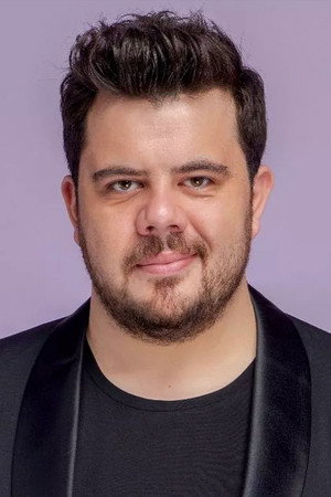 Eser Yenenler portrait