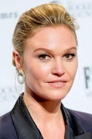 Julia Stiles portrait