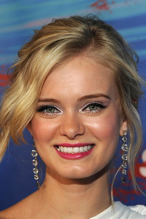 Sara Paxton portrait