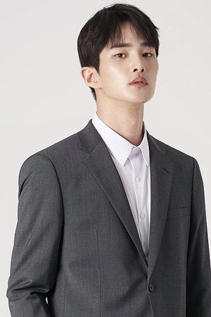 Yoo Hyun-woo portrait