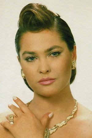 Hülya Avşar portrait
