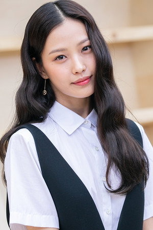 Go Min-si portrait
