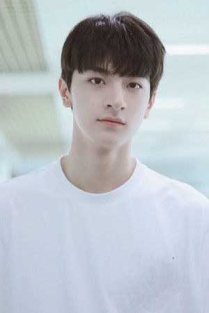 Lin Yi portrait